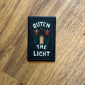 Vintage OUTEN THE LIGHT Metal Switch Plate Cover Pennsylvania Dutch Flower
